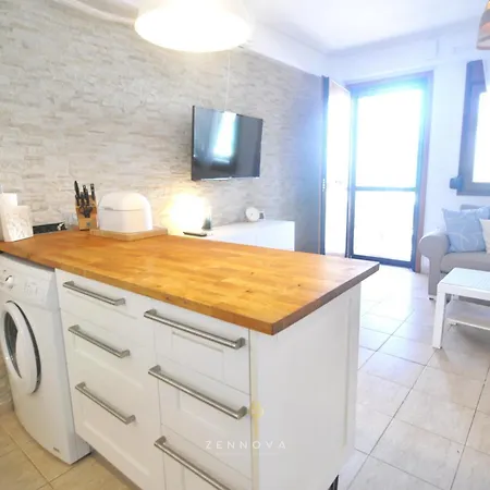 Zennova #63 Summer Apartman